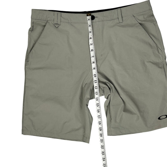 Oakley Casual Shorts - 39W 11L - Khaki Polyester