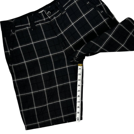 Oakley Check Shorts - 32W 10L - Black